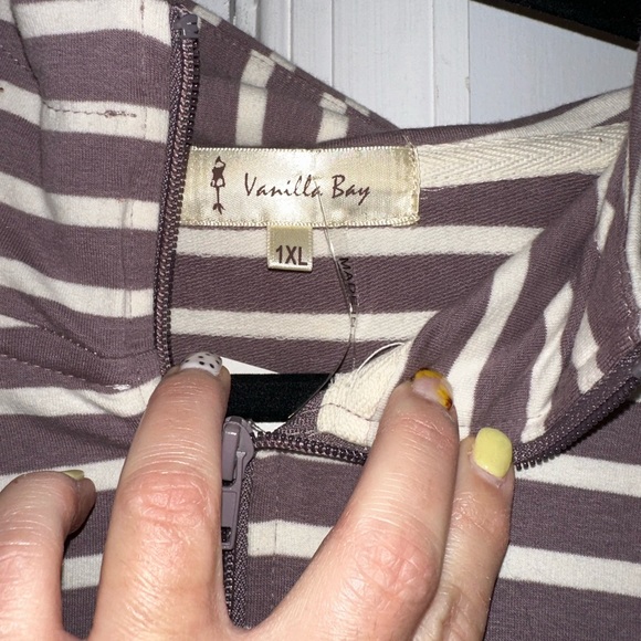 Women’s Hoodie - Picture 3 of 4